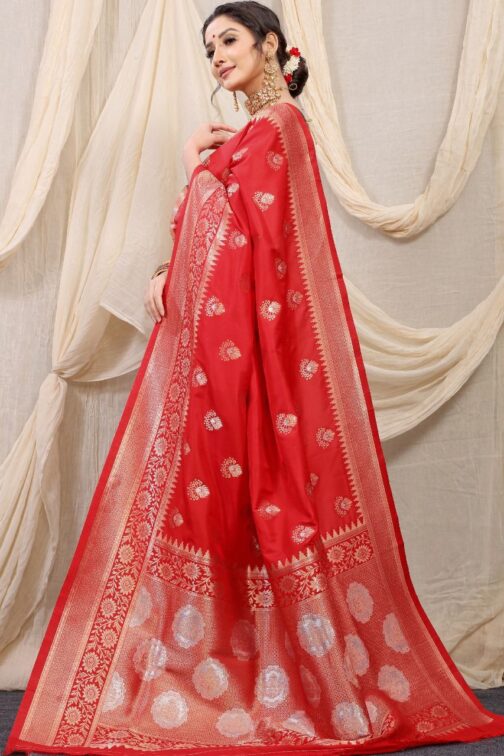 Red Kanchipuram saree