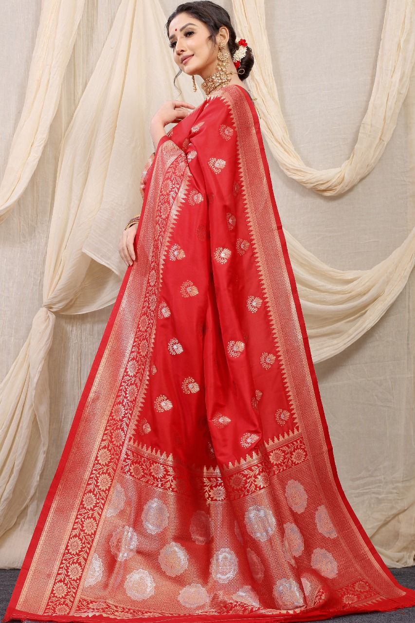 Red Kanchipuram saree
